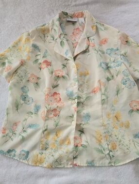 Beautiful Woman's Like New Alfred Dunner Button Down
